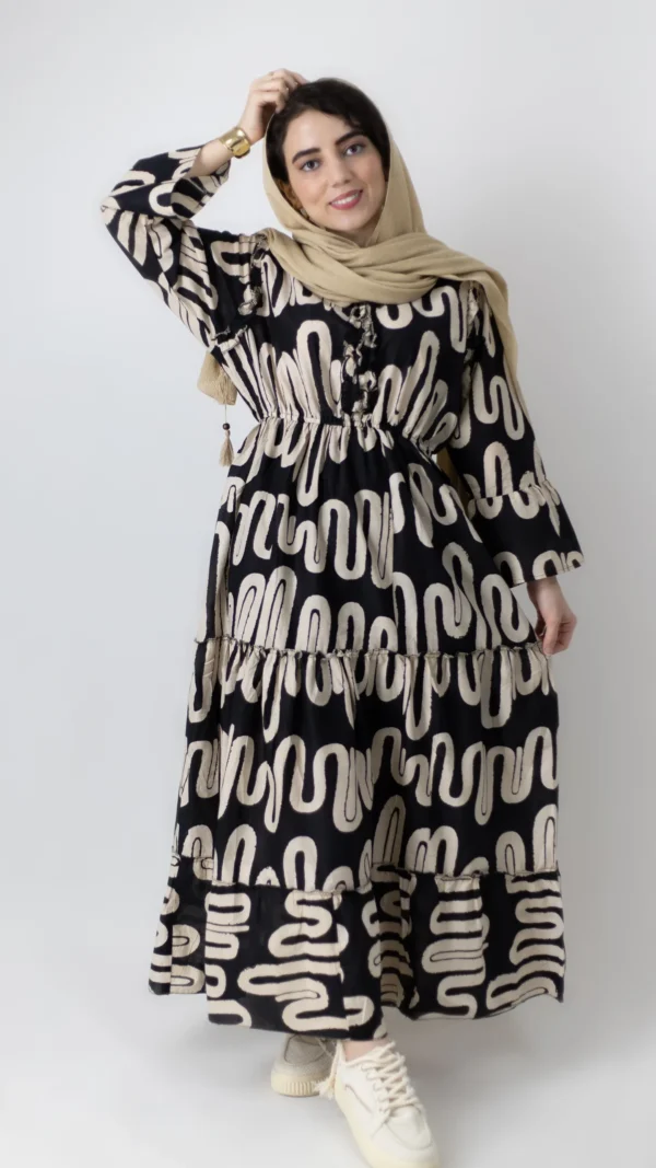 پیراهن بلند کمر باریک مشکی کرم