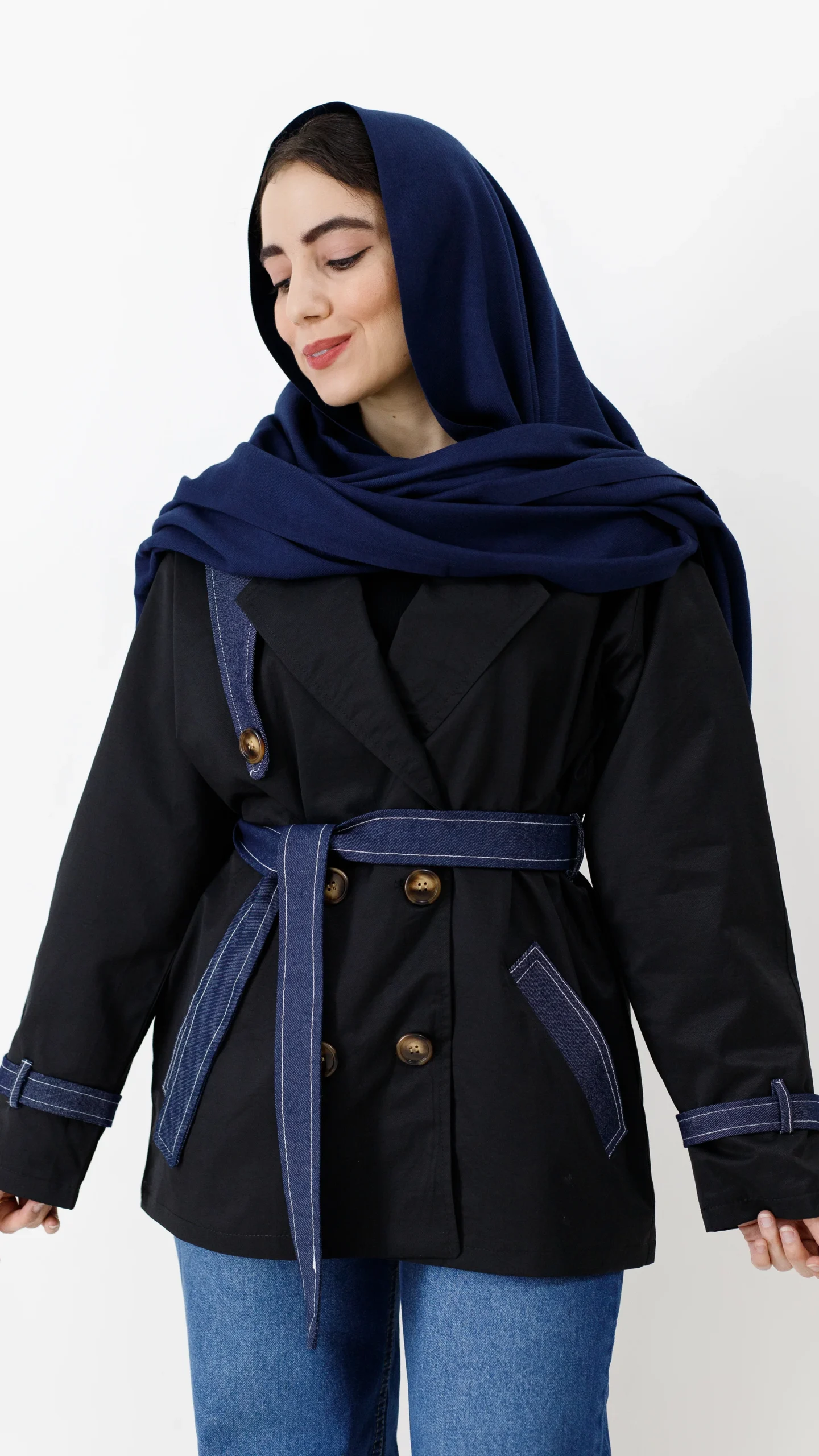 بارونی ترکیب جین آستردار مشکی بارونی ترکیب جین آستردار مشکی