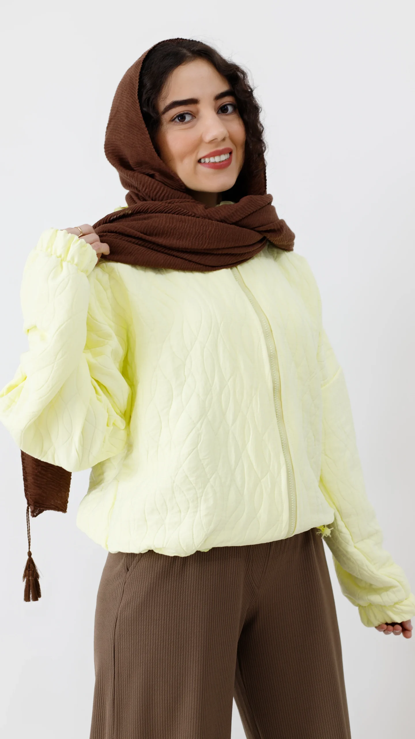 بامبر کلاه دار فریال رنگ لیمویی بامبر کلاه دار فریال رنگ لیمویی