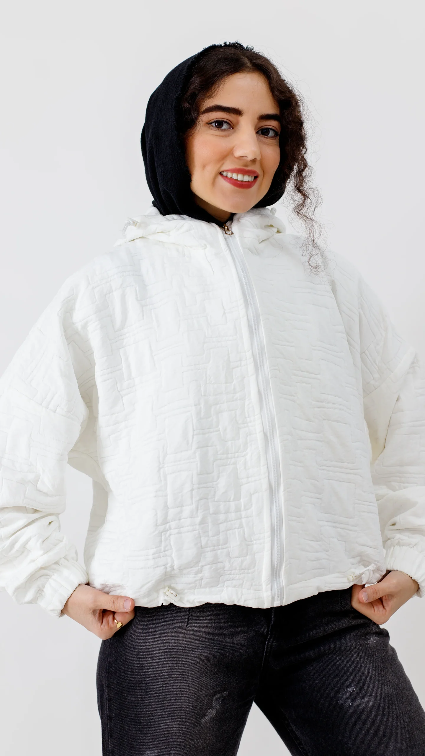 بامبر کلاه دار فریال رنگ سفید بامبر کلاه دار فریال رنگ سفید