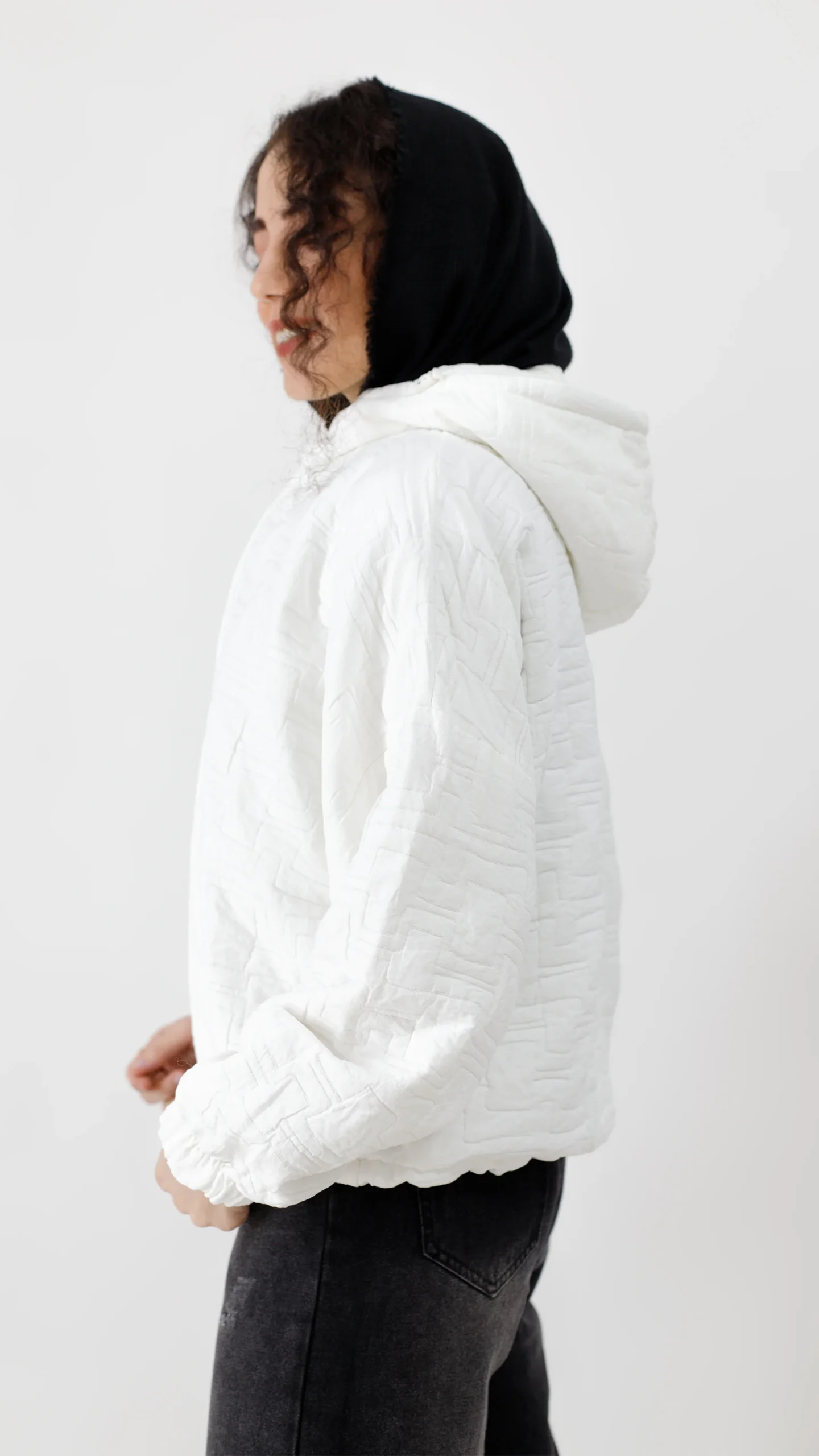 بامبر کلاه دار فریال رنگ سفید بامبر کلاه دار فریال رنگ سفید