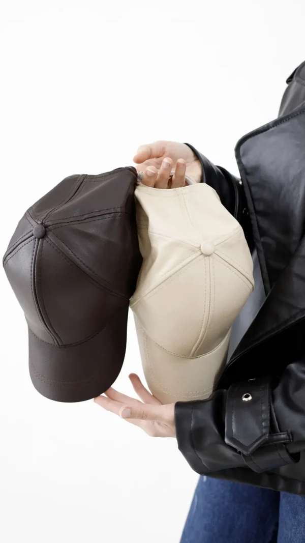 کلاه چرم رنگ کرمی و قهوه ای