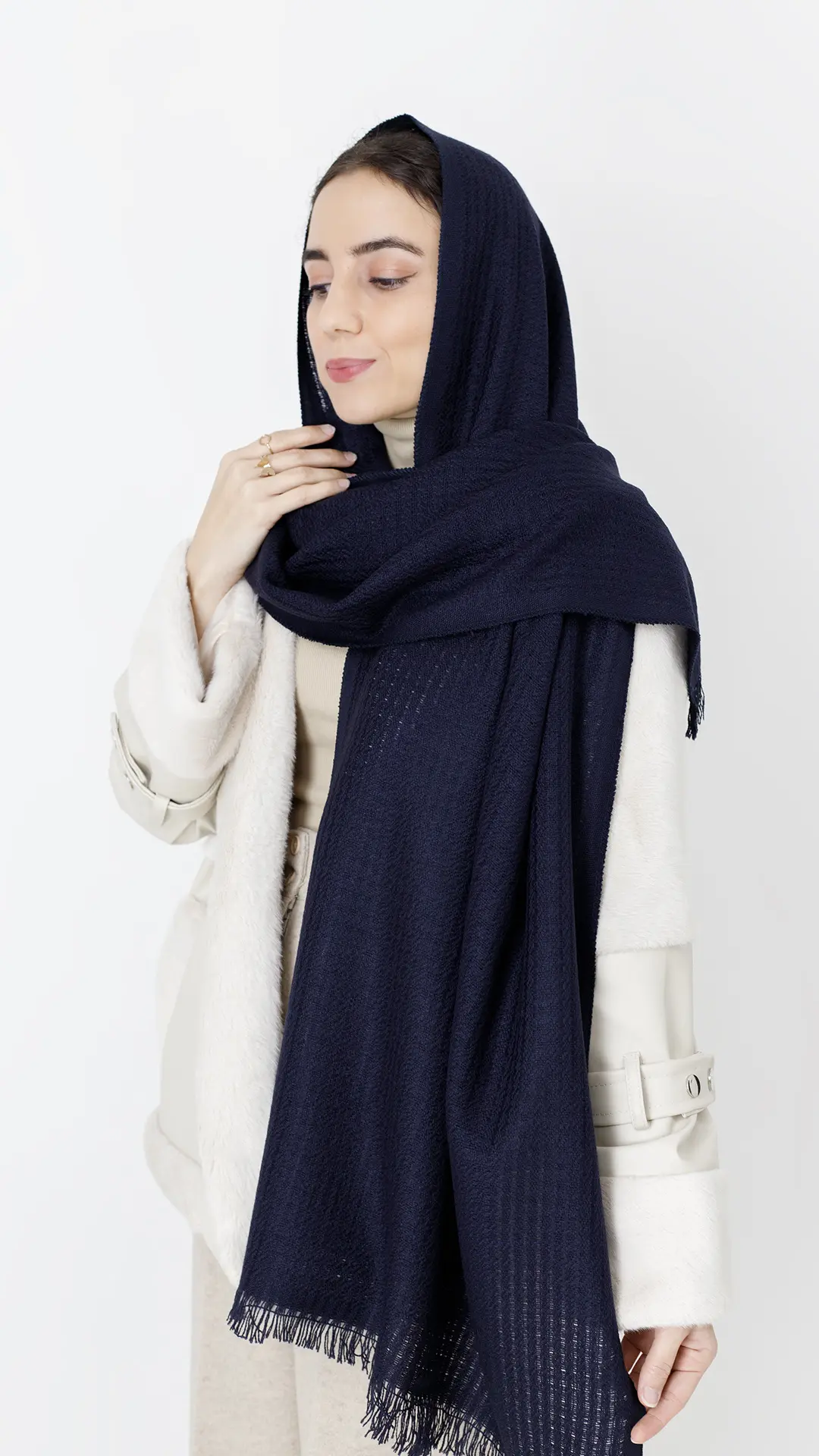 03 شال بافت پاییزه رنگ سرمه ای