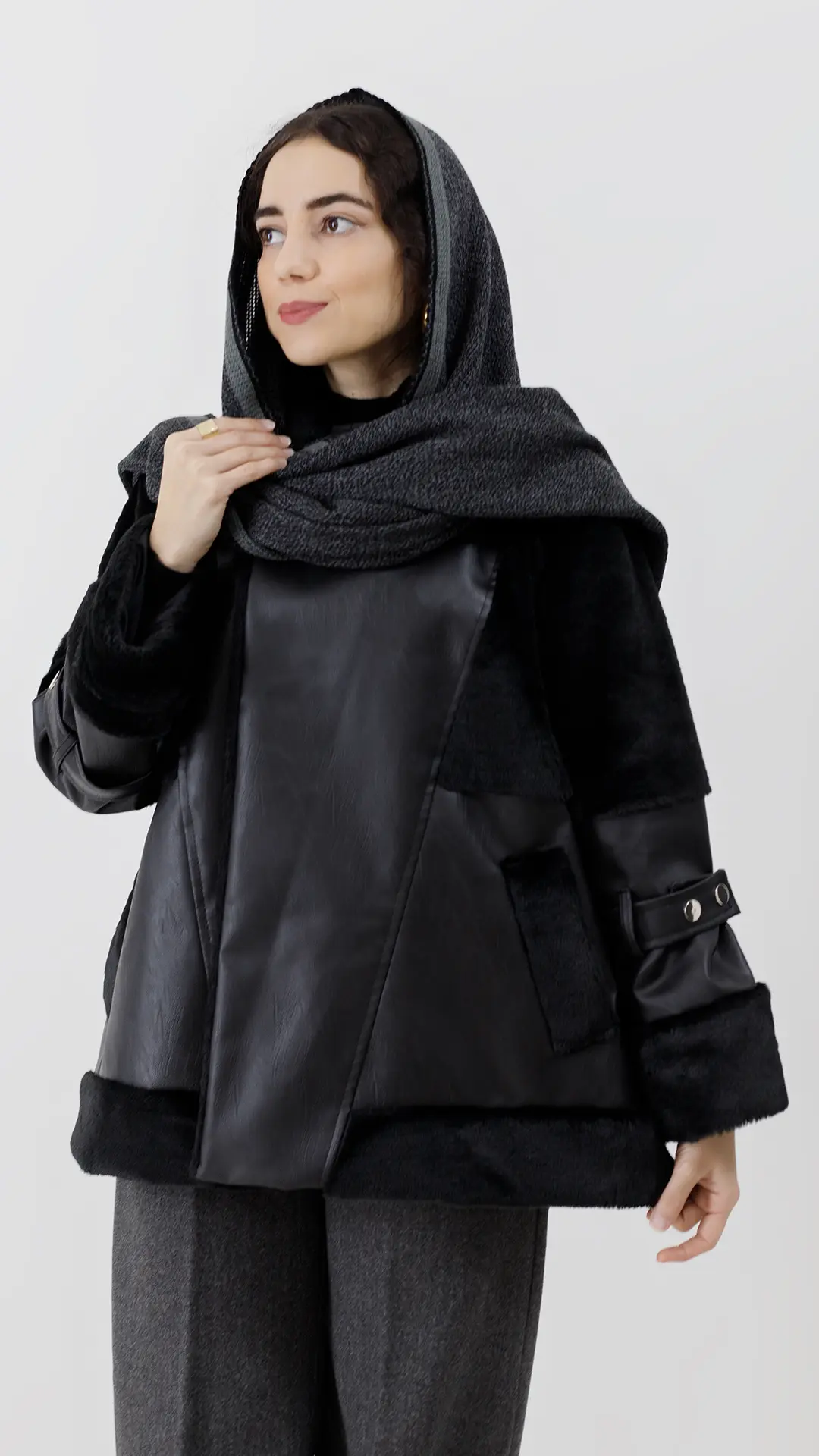 کت ترکیب چرم و پوست رنگ مشکی کت ترکیب چرم و پوست رنگ مشکی