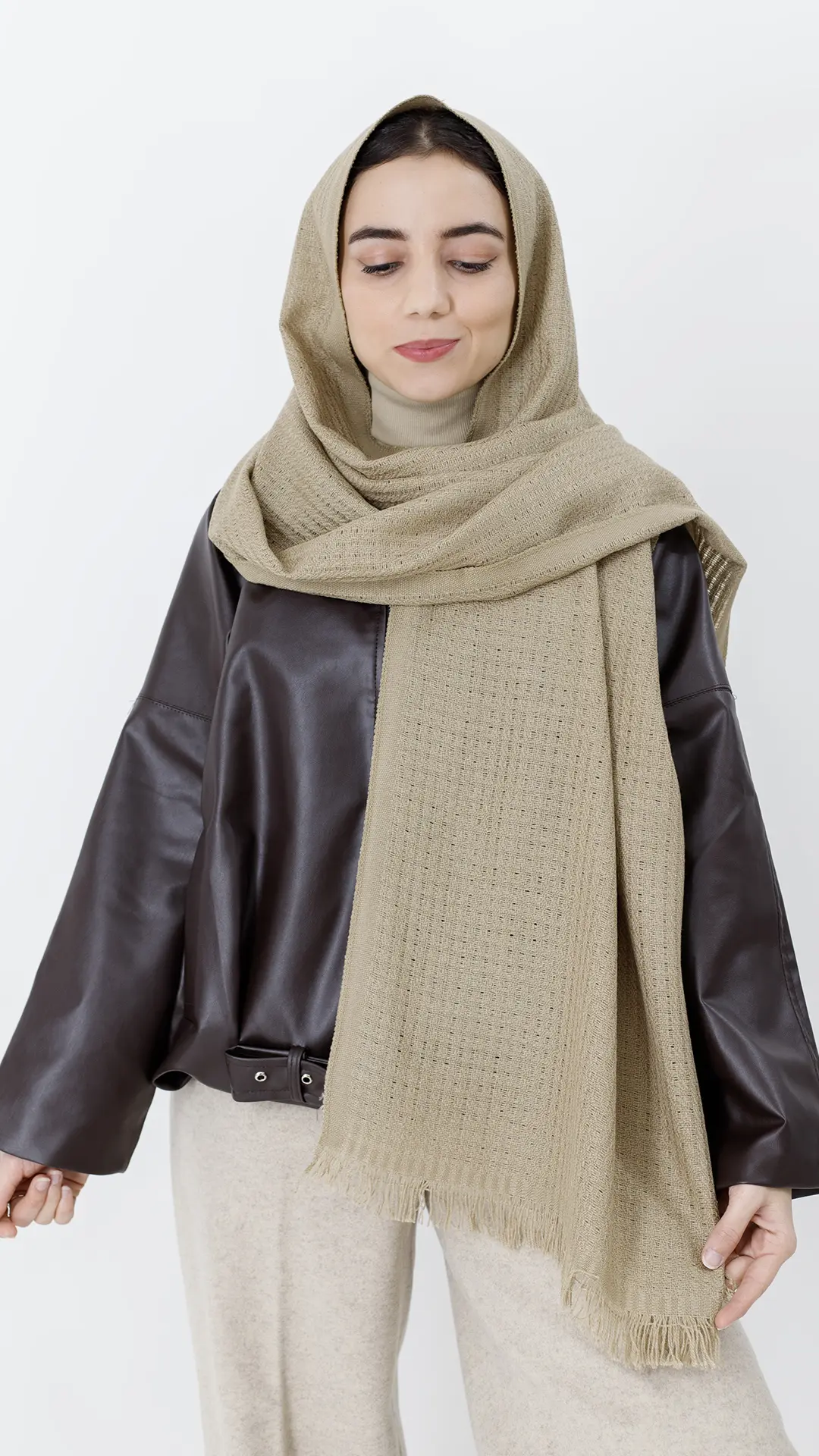 شال بافت پاییزه رنگ نسکافه ای شال بافت پاییزه رنگ نسکافه ای