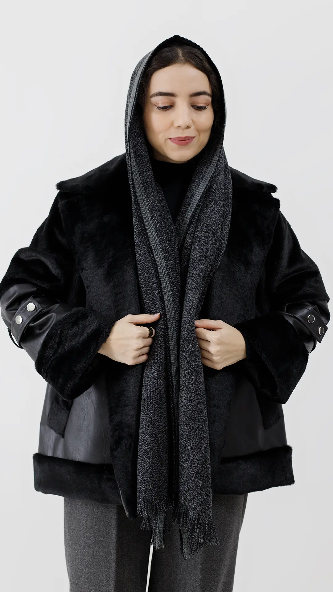 کت ترکیب چرم و پوست رنگ مشکی کت ترکیب چرم و پوست رنگ مشکی