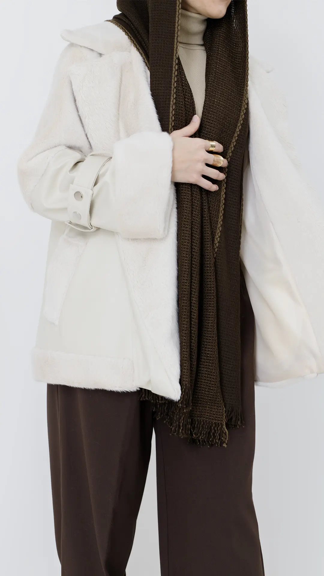 کت ترکیب چرم و پوست رنگ کرم کت ترکیب چرم و پوست رنگ کرم