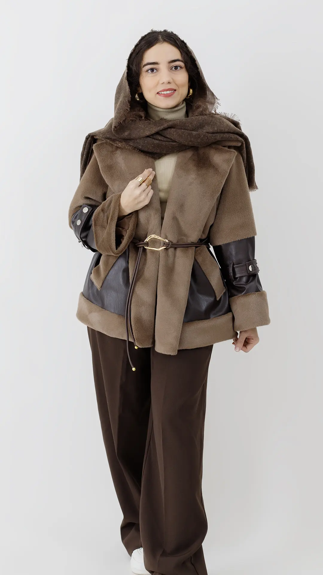 کت ترکیب چرم و پوست رنگ نسکافه ای کت ترکیب چرم و پوست رنگ نسکافه ای