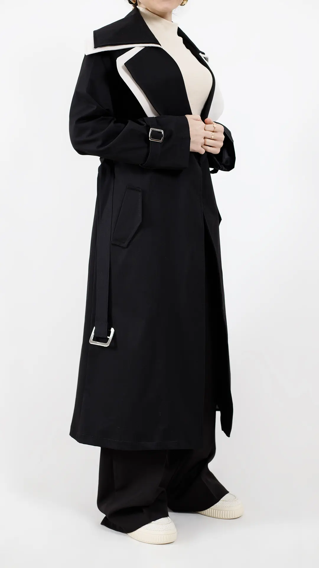 بارانی دو یقه بلند آستردار رنگ مشکی بارانی دو یقه بلند آستردار رنگ مشکی