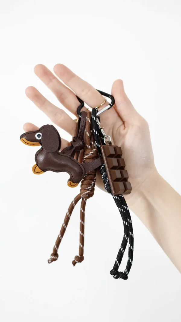 چارم بگ سگ و شکلات چرم قهوه ای