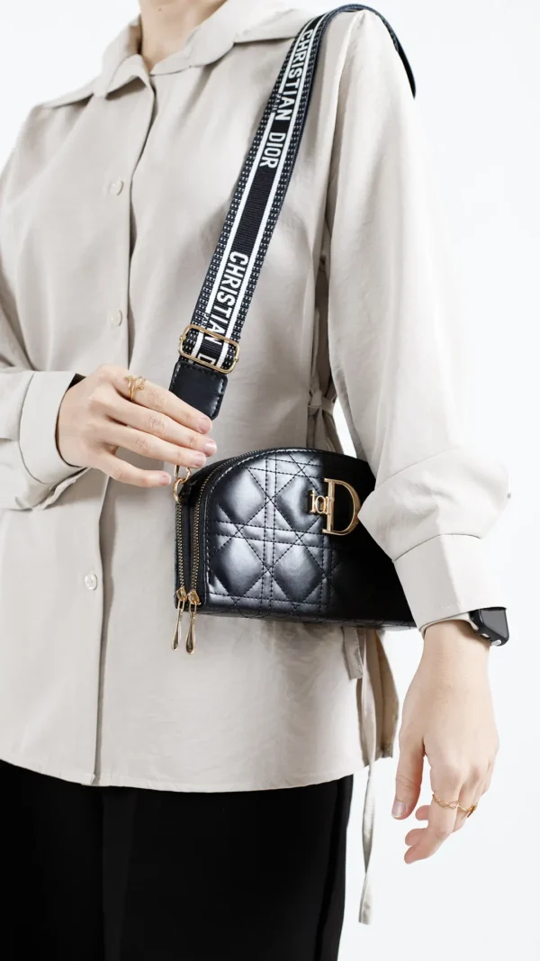 کیف پاسپورتی گلدوزی دیور رنگ مشکی