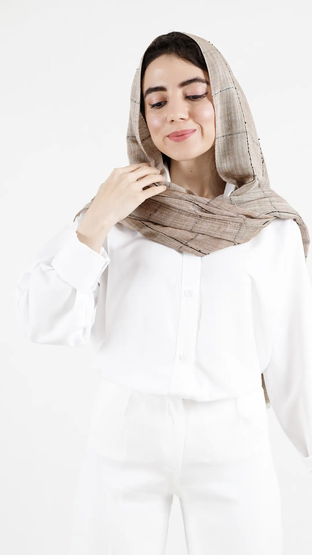 شال لینن چهار خونه رنگ قهوه ای شال لینن چهار خونه رنگ قهوه ای