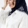 مینی اسکارف طرحدار رنگ سرمه ای