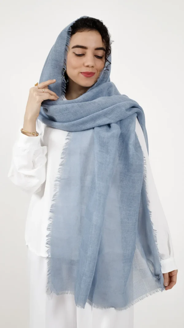 شال چهارخونه دور ریش رنگ آبی
