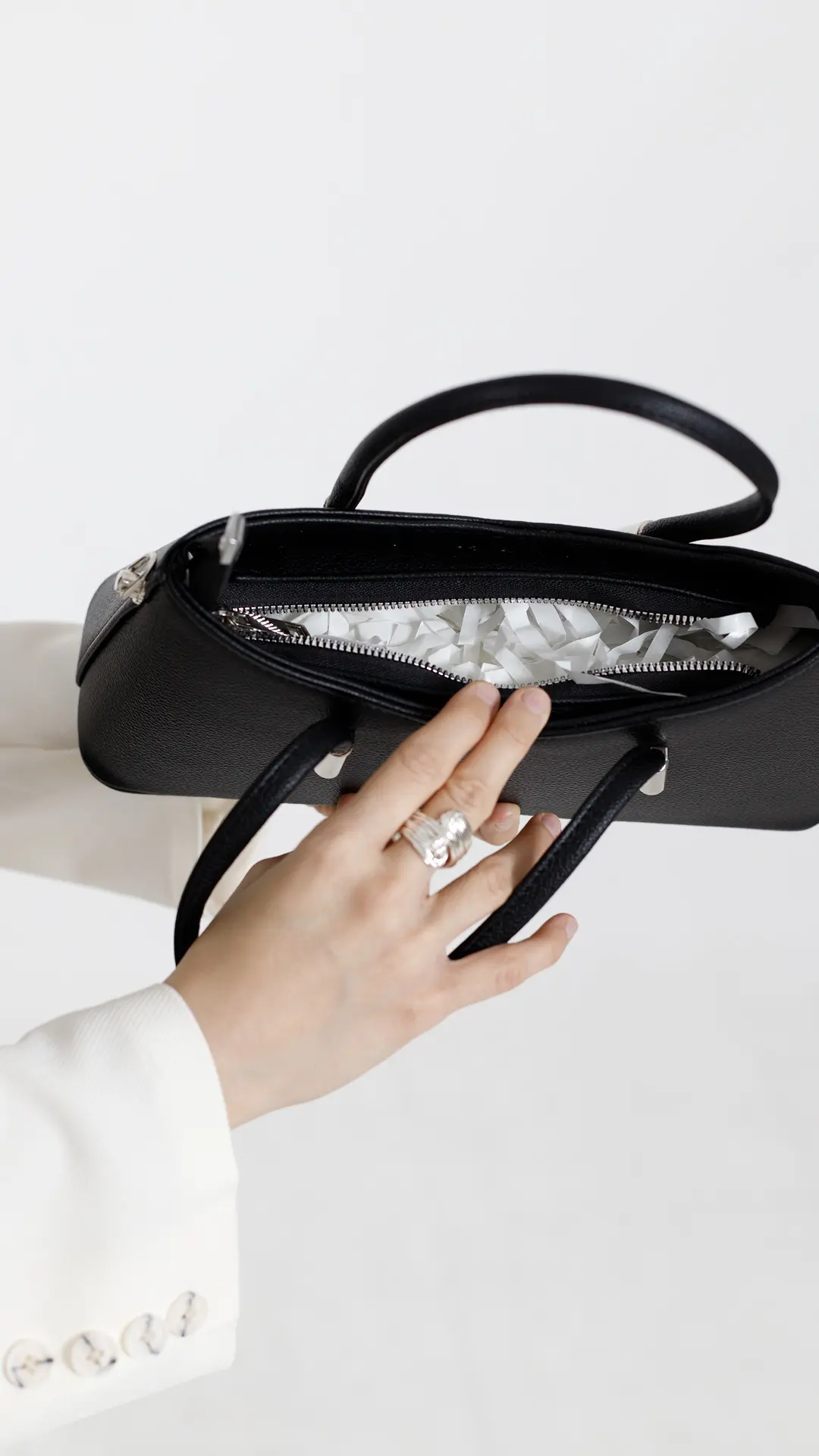 داخل کیف قایقی رنگ مشکی داخل کیف قایقی رنگ مشکی